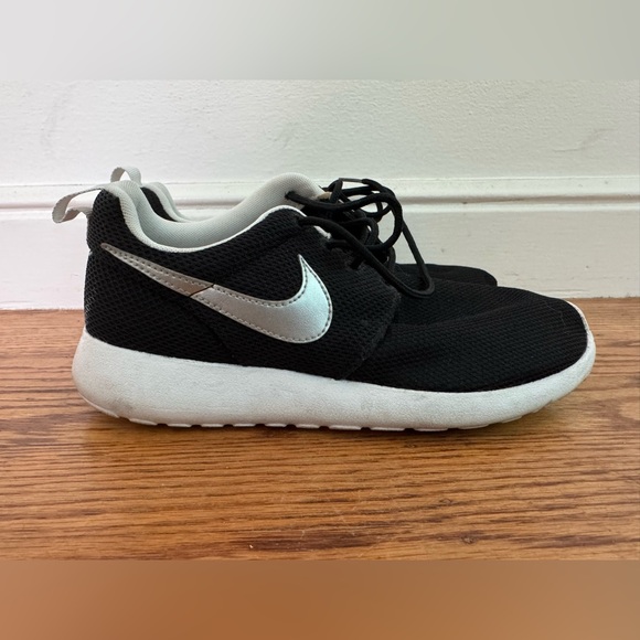 Nike Roche - Picture 1 of 10